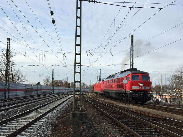 Renovation of catenary wires at the Nuremberg marshalling yard